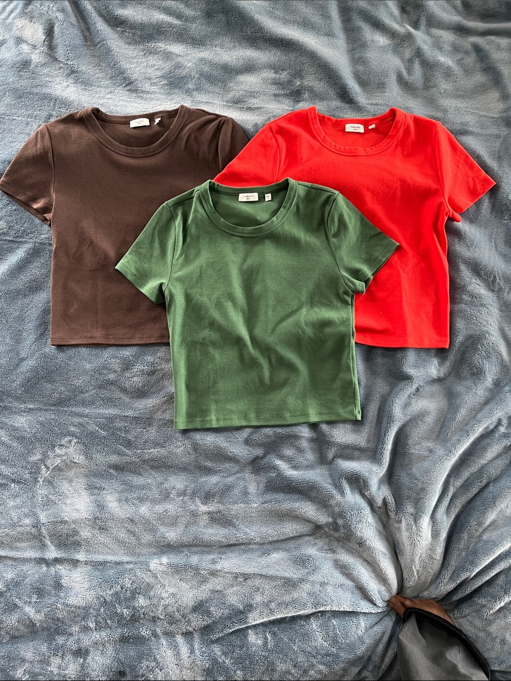 Aritzia Short-Sleeve Crewneck Tee Trio in Red, Green & Brown. Size Medium.